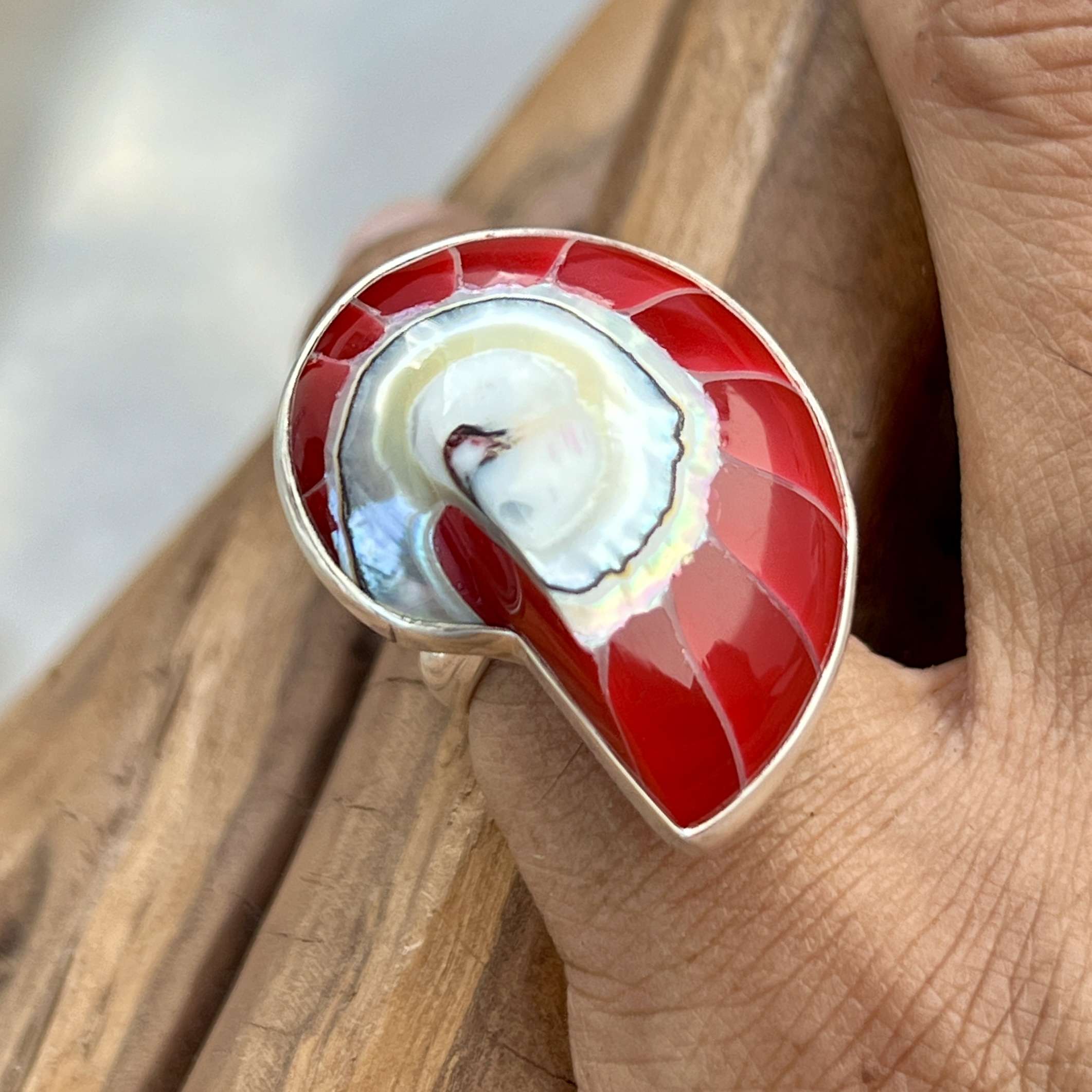 (HANDMADE 925 BALI SILVER RING WITH RED NAUTILUS SHELL)